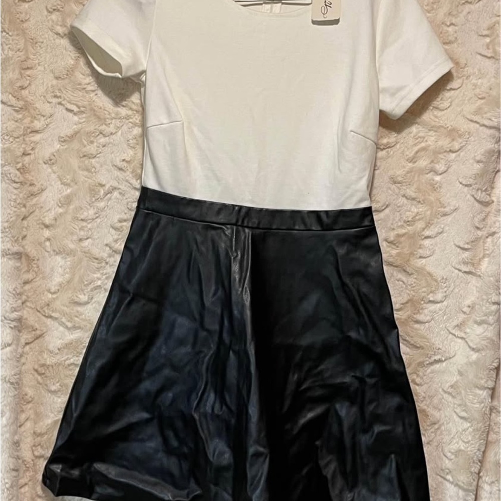 Forever 21 Black Pleated Skater Mini Skirt